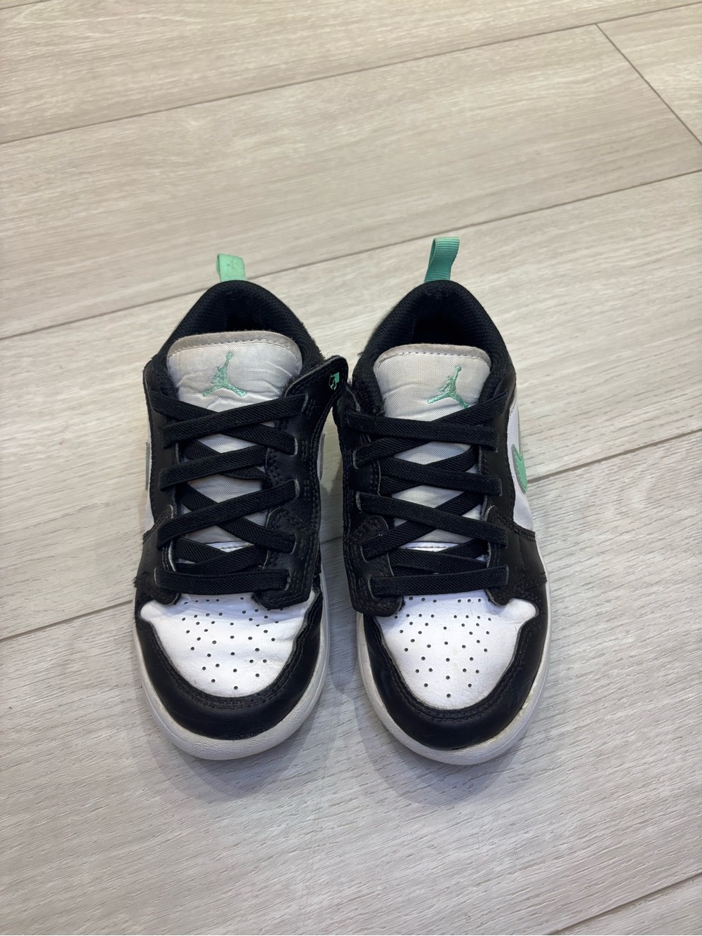 Nike Air Jordan 1 Low Alt "Green Glow" Kids Sneakers Size 1Y DR9748-131